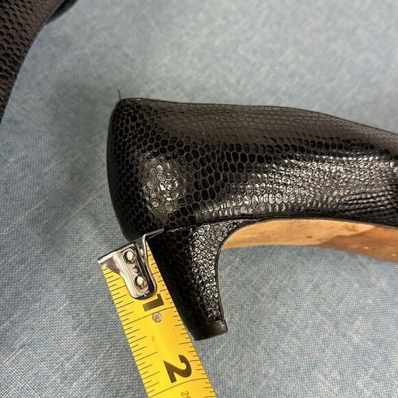 Vaneli Baxter Embossed Snake Heels Peep Toe Pumps In Black Size 8 M - Picture 9 of 9
